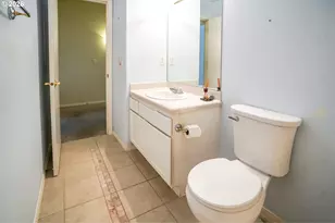 9348 SW Sutton Pl, Tigard, OR 97223 - Photo 27