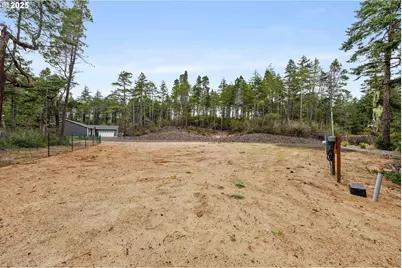 385 Pacific Dunes Dr, North Bend, OR 97459 - Photo 11