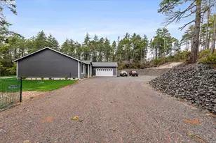 385 Pacific Dunes Dr, North Bend, OR 97459 - Photo 3