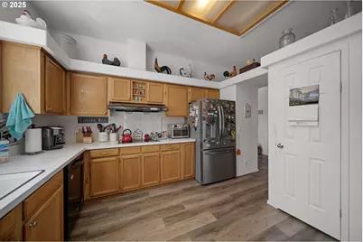 1312 W 14th St, Coquille, OR 97423 - Photo 11