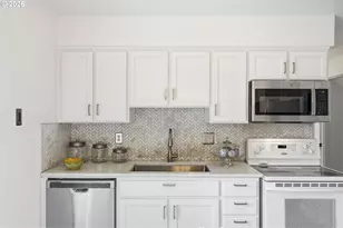 1565 E Main St, Hillsboro, OR 97123 - Photo 11