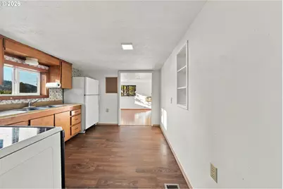 541 Mont St, Canyonville, OR 97417 - Photo 11