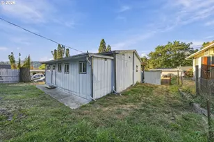 541 Mont St, Canyonville, OR 97417 - Photo 21