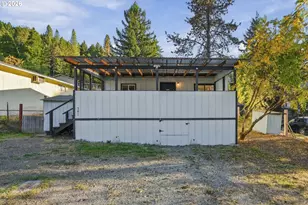 541 Mont St, Canyonville, OR 97417 - Photo 1