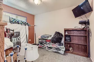 16827 SE Rhine St, Portland, OR 97236 - Photo 15