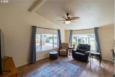 1049 N River Dr, Sweet Home, OR 97386 - Photo 5