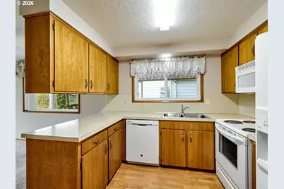 2056 King Way, Woodburn, OR 97071 - Photo 11