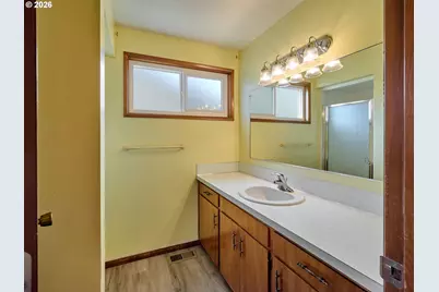 2056 King Way, Woodburn, OR 97071 - Photo 17