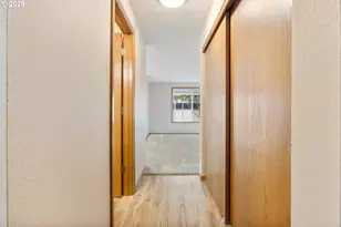 251 NE Village Squire Ave, Gresham, OR 97030 - Photo 5