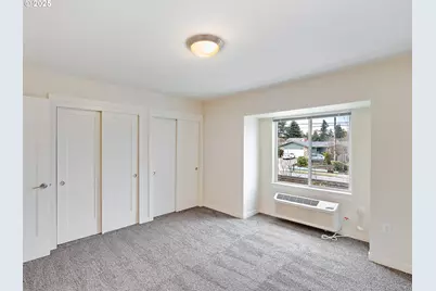 10829 E Burnside St, Portland, OR 97216 - Photo 9