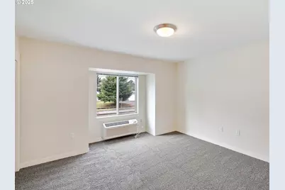 10829 E Burnside St, Portland, OR 97216 - Photo 7