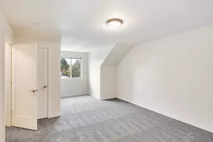 10829 E Burnside St, Portland, OR 97216 - Photo 17