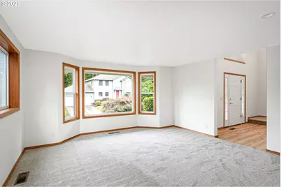 5561 Springwood Ave, Salem, OR 97306 - Photo 7