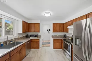 740 H St, Coos Bay, OR 97420 - Photo 9