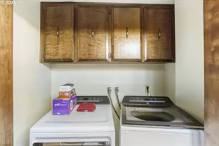 1110 NW Springwood Ln, McMinnville, OR 97128 - Photo 17