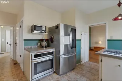 633 SE Ash St, Dallas, OR 97338 - Photo 13