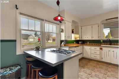 633 SE Ash St, Dallas, OR 97338 - Photo 15