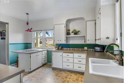 633 SE Ash St, Dallas, OR 97338 - Photo 11