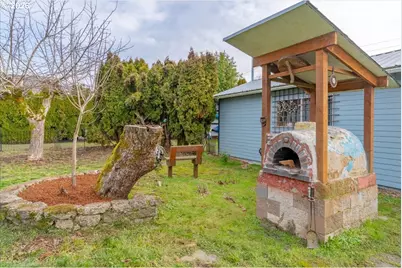 633 SE Ash St, Dallas, OR 97338 - Photo 37