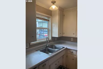 645 S 14th St, Cottage Grove, OR 97424 - Photo 3