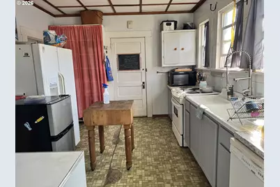 360 4th Ave, Powers, OR 97466 - Photo 9