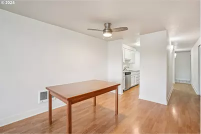 5620 S Riverside Ln, Portland, OR 97239 - Photo 11