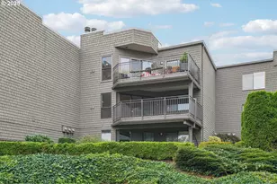 5620 S Riverside Ln, Portland, OR 97239 - Photo 39