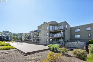 5620 S Riverside Ln, Portland, OR 97239 - Photo 35