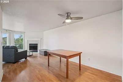 5620 S Riverside Ln, Portland, OR 97239 - Photo 9