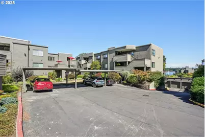 5620 S Riverside Ln, Portland, OR 97239 - Photo 3