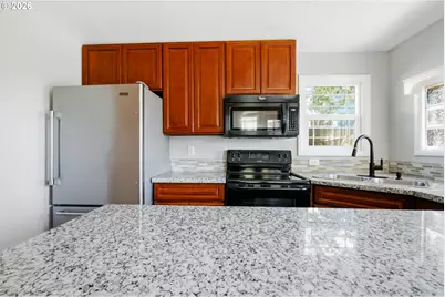 2415 SE 84th Ave, Portland, OR 97216 - Photo 7
