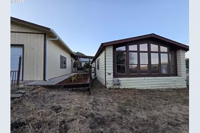 3610 NW Broad St, Roseburg, OR 97471 - Photo 3