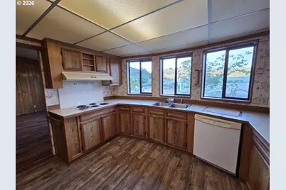 3610 NW Broad St, Roseburg, OR 97471 - Photo 5