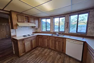 3610 NW Broad St, Roseburg, OR 97471 - Photo 5
