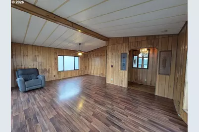 3610 NW Broad St, Roseburg, OR 97471 - Photo 9