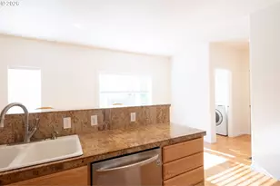 556 N View Dr, Winchester, OR 97495 - Photo 7