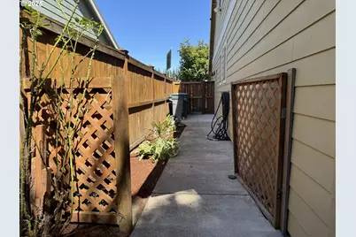 2640 NE Cole Ave, McMinnville, OR 97128 - Photo 9