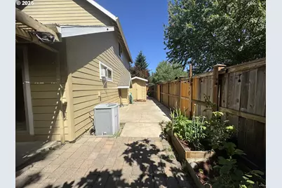 2640 NE Cole Ave, McMinnville, OR 97128 - Photo 5