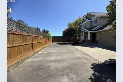 2640 NE Cole Ave, McMinnville, OR 97128 - Photo 3