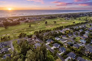 704 10th St, Gearhart, OR 97138 - Photo 47