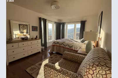 201 4th St, Maupin, OR 97037 - Photo 11