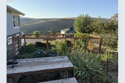 201 4th St, Maupin, OR 97037 - Photo 23