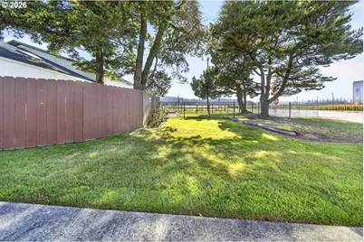 160 Spring St, Gardiner, OR 97441 - Photo 11