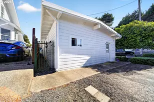 160 Spring St, Gardiner, OR 97441 - Photo 3