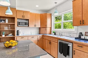 409 N 8th St, Cottage Grove, OR 97424 - Photo 13