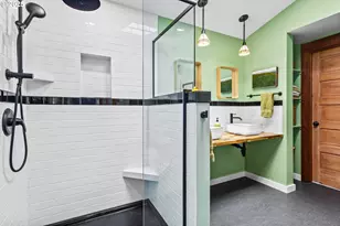 409 N 8th St, Cottage Grove, OR 97424 - Photo 17