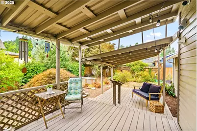 409 N 8th St, Cottage Grove, OR 97424 - Photo 39