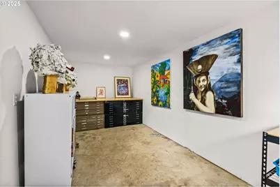 409 N 8th St, Cottage Grove, OR 97424 - Photo 37