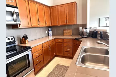 565 NW Lost Springs Ter #401, Portland, OR 97229 - Photo 9
