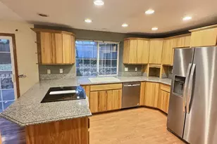 377 SE Barnes Ave, Gresham, OR 97080 - Photo 3